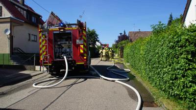 Rutesheim: Mercedes brennt in Carport komplett aus 